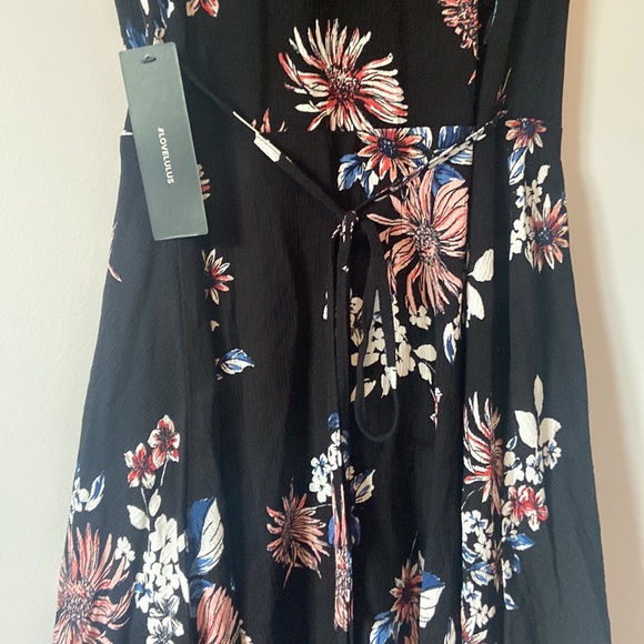 Lulu’s small floral wrap around midi dress - Picture 3 of 4